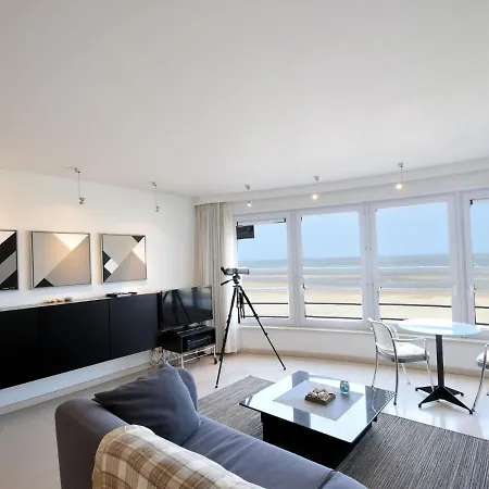 Beachfront Beauty Apartamento De Haan