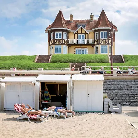 Beachfront Beauty Apartamento De Haan